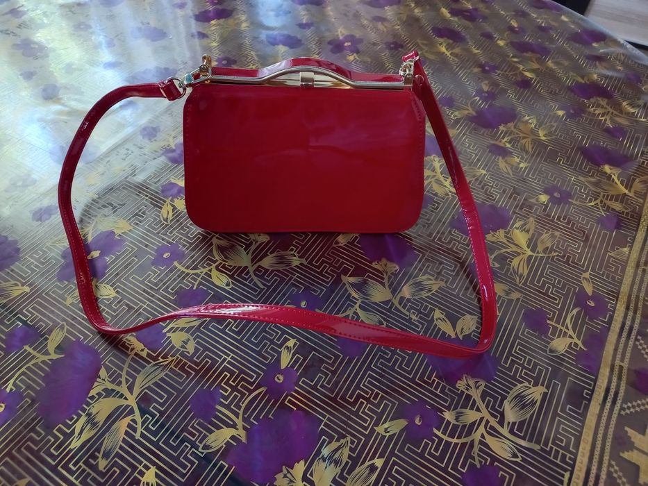 Продам сумку лаковая кожа