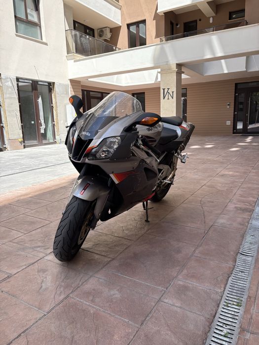 Aprilia rsv 1000rr
