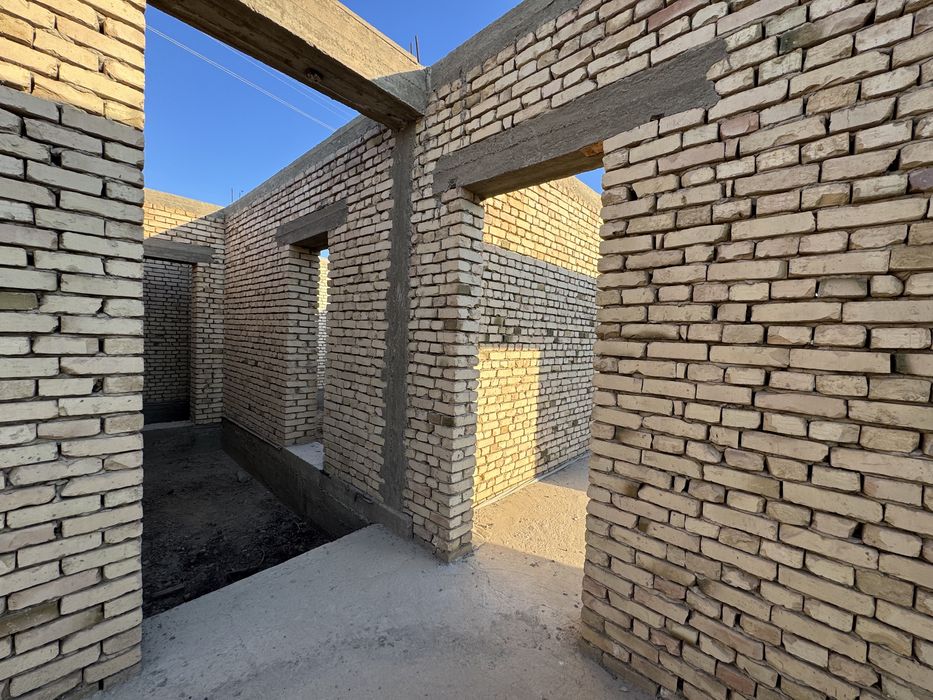 Qurilishi tugallanmagan hovli sotiladi