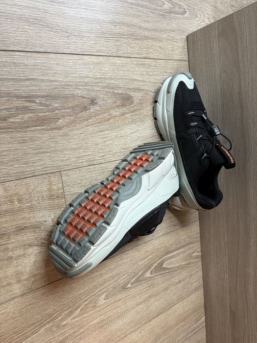 Nike Vomero Roam Black and White