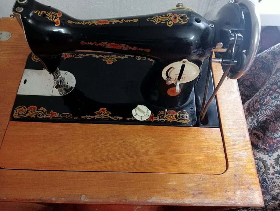 Продаётся швейная машинка