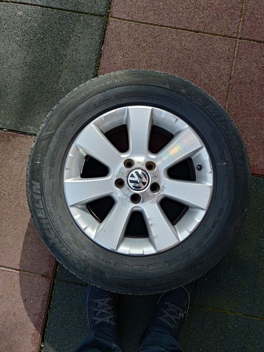 Vând schimb jante vw r16