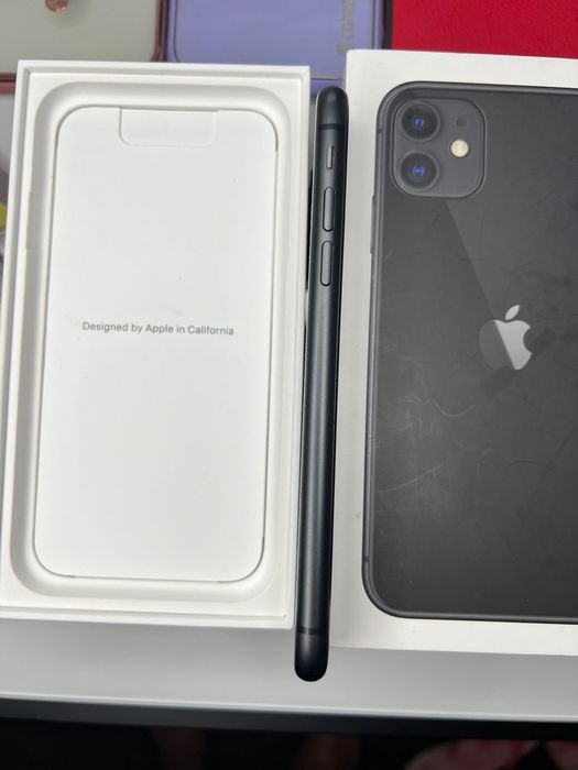 Iphone 11 , 128 GB + 2 протектора ,3 калъфа и слушалки