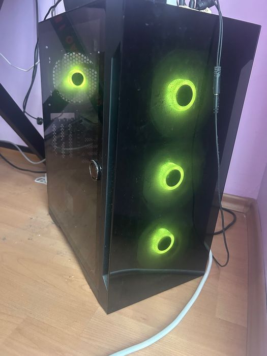 Геймърски компютър и Монитор 144hz