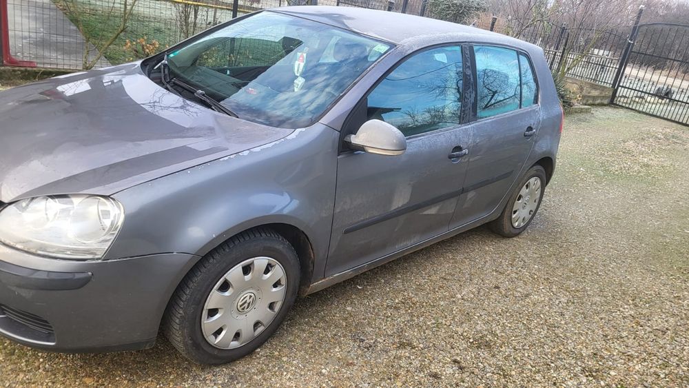 Vand Golf 5 motor 1.9 dizel preț 2.000€ negociabil
