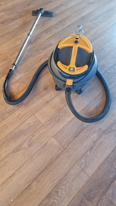 Aspirator profesional TASKI Vento 8