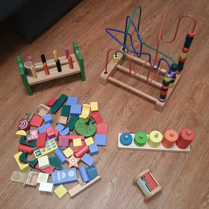 Vând lot de jucării foarte mare