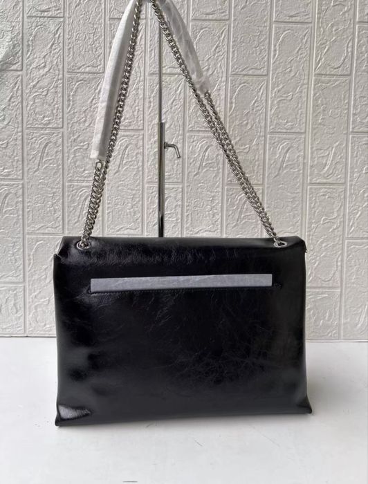 Абсолютно новая сумка Charles & Keith.