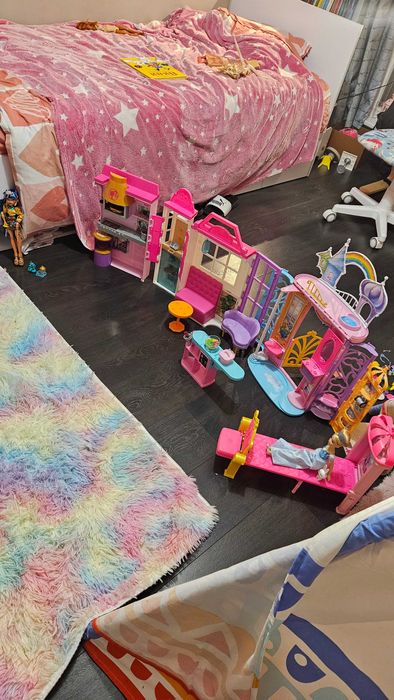 2 комплекта Barbie + 2 кукли