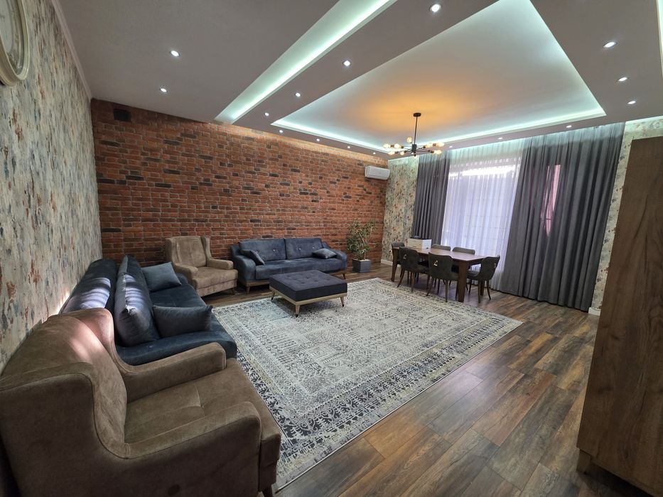 Сдам свой дом 450м2,  4 стальни , 3 сан узла в центре