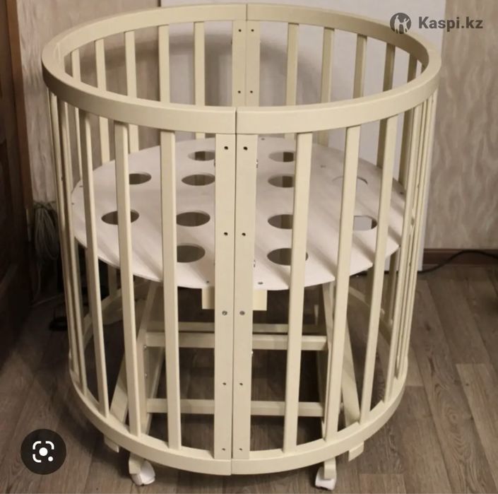 Кроватка с маятником