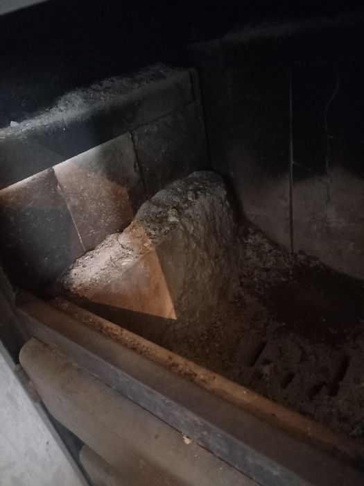 Камина на дърва.