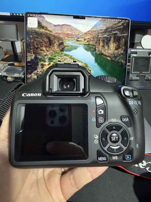 Camera Foto DSLR Canon EoS 1100D