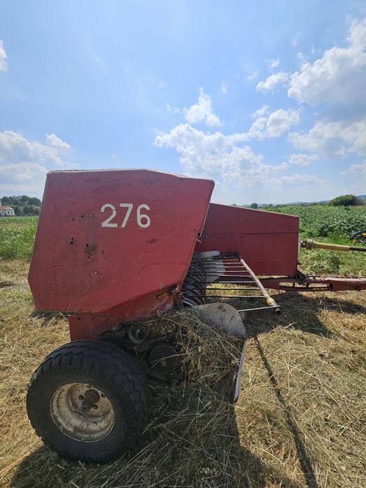 Vând presa New Holland 276