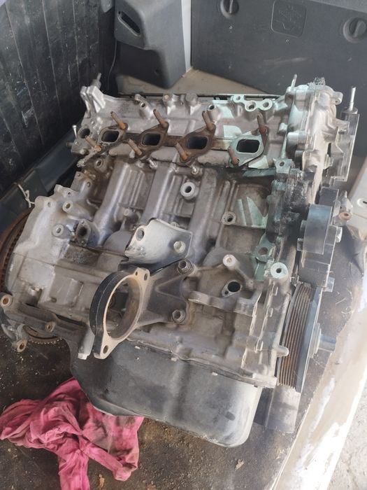 Toyota auris  2.0 126 коня  двигател на части