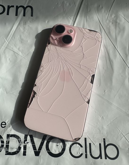 IPhone 15 за части