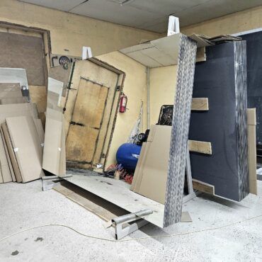 Продам Зеркала 244см×183см 5шт
