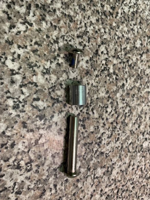 Болт в механизм складывания