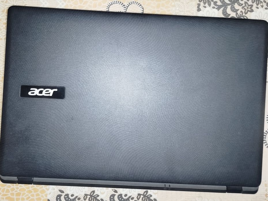 Ноутбук Acer продаётся коробка документ есть