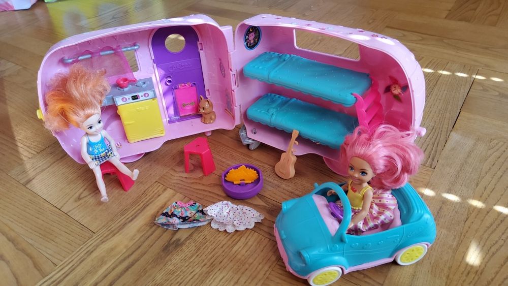 Манекен barbie + Краваната на Челси и  вила за домашни любимци BARBIE