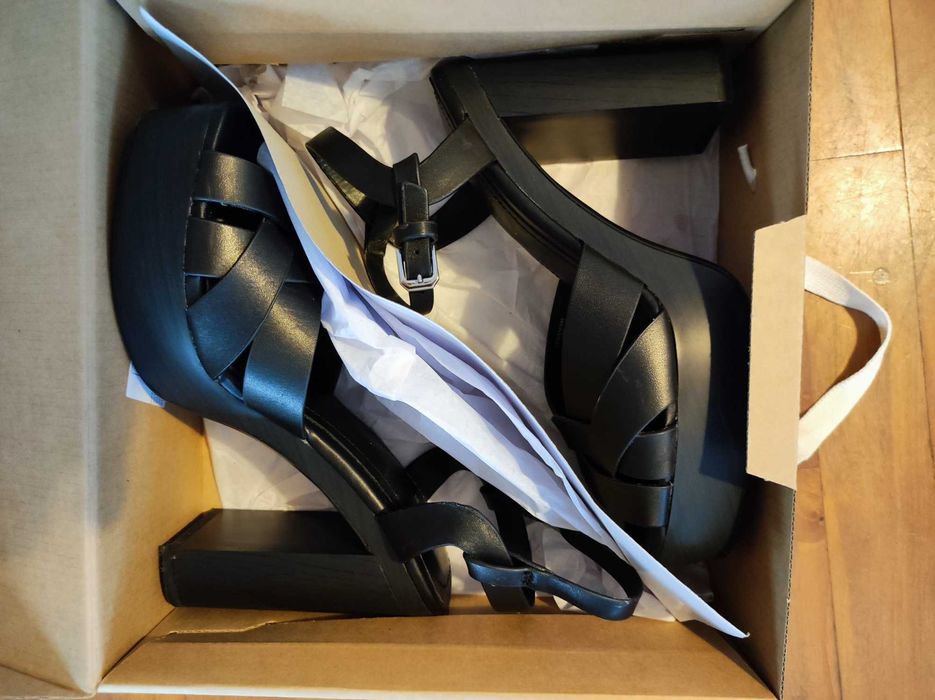 Дамски кожени сандали ZARA