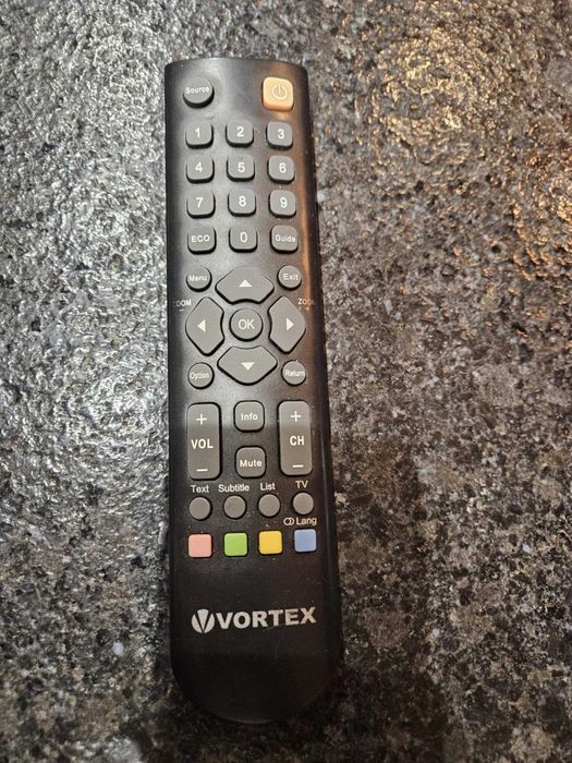 LED телевизор VORTEX 32” + стенна стойка SOTW 35A1