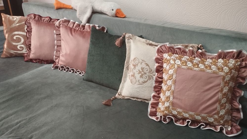 Подушки для дивана.