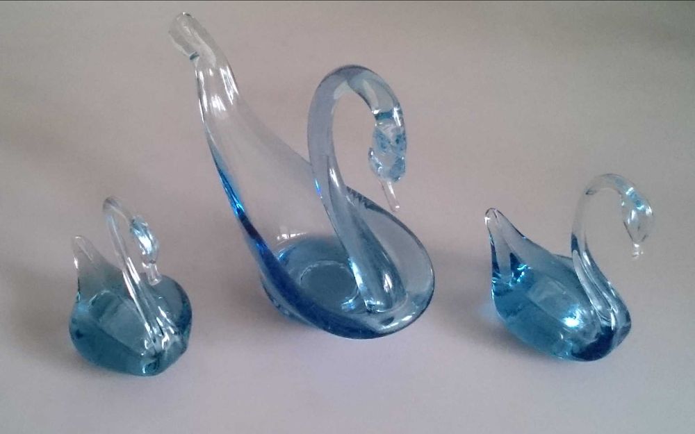 Лебеди цветное стекло