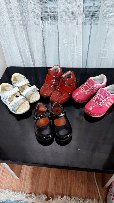 Обувь для девочки с 21- 25 размеры.