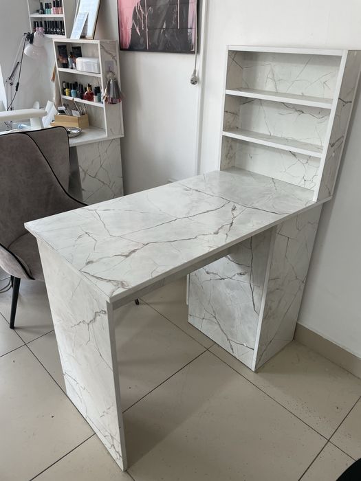 Маникюрный стол