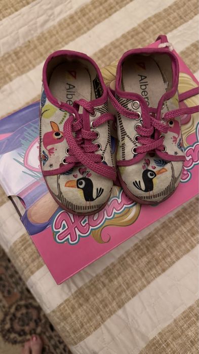 Продам милые кроссовки