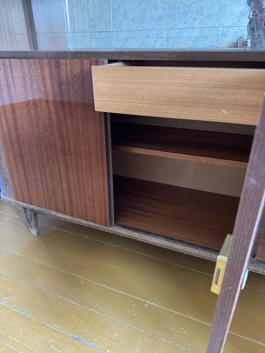 Шкаф - витрина Сервант  ГДР 60-х годов