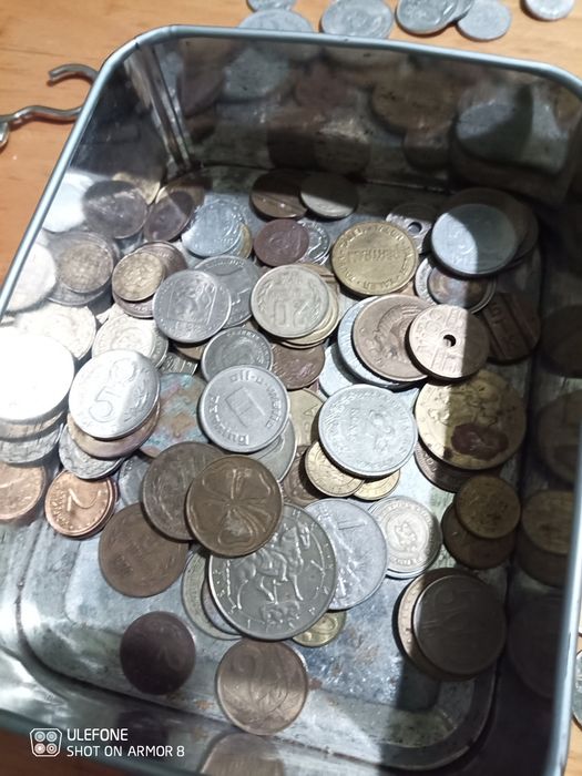 Продават се доста монети