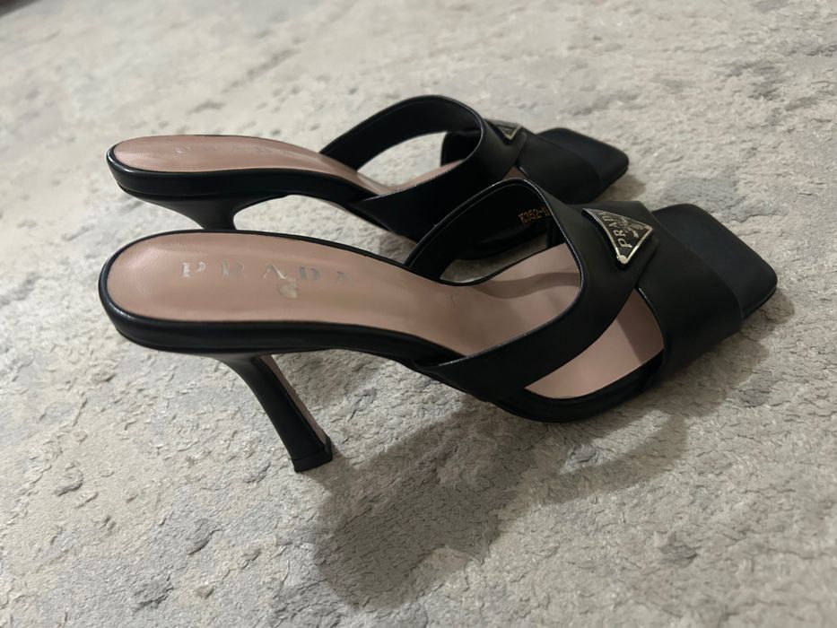 Продаются кожаные босоножки