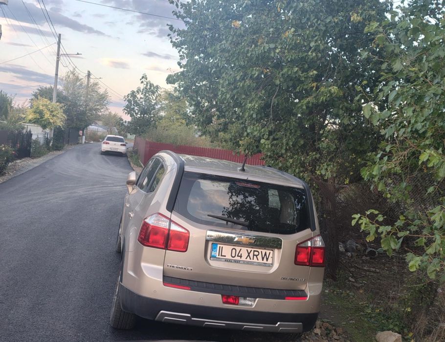 Vând    Chevrolet Orlando