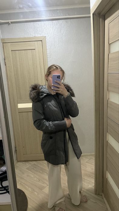 Продам весенние куртки 1000