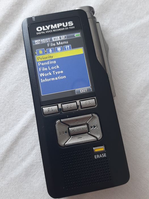 Vând reportofon Olympus