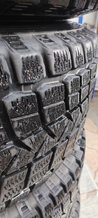 Продам резину MAXXIS