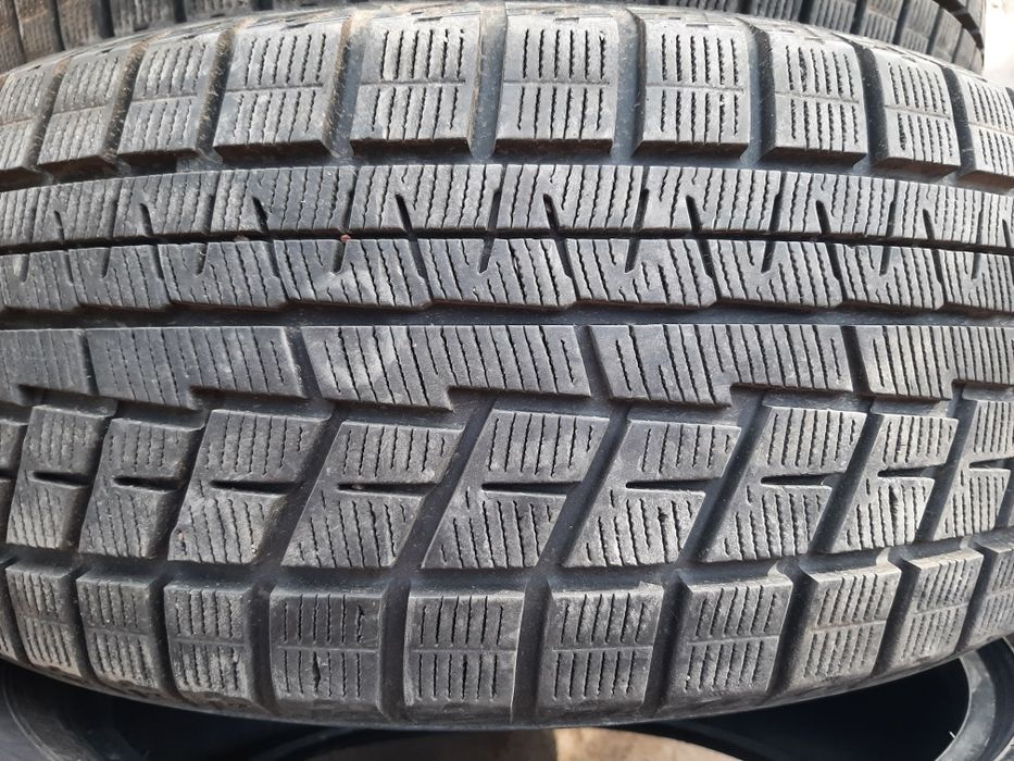 Продам шины. 215/55/17 якогама