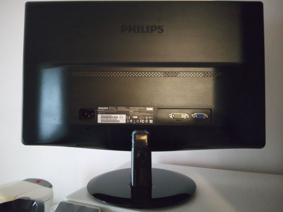 Монитор Philips LED 20'