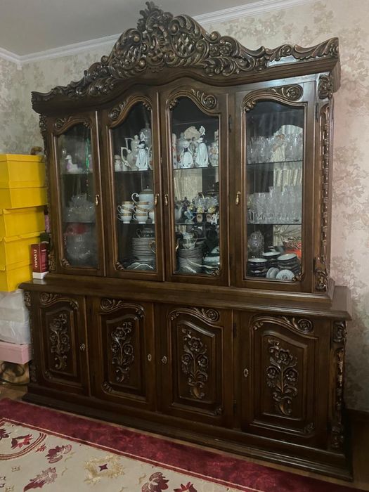 Продам стулья,диван , прихожий ,стол -стулья ,стенка