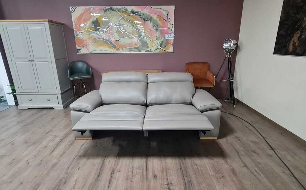 Италиански бежов кожен диван тройка с електрически релакс механизъм