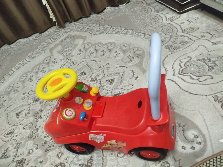 Продам толокар машинка