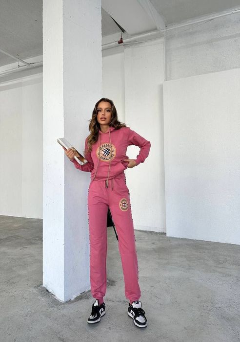 Compleu damă diferite modele