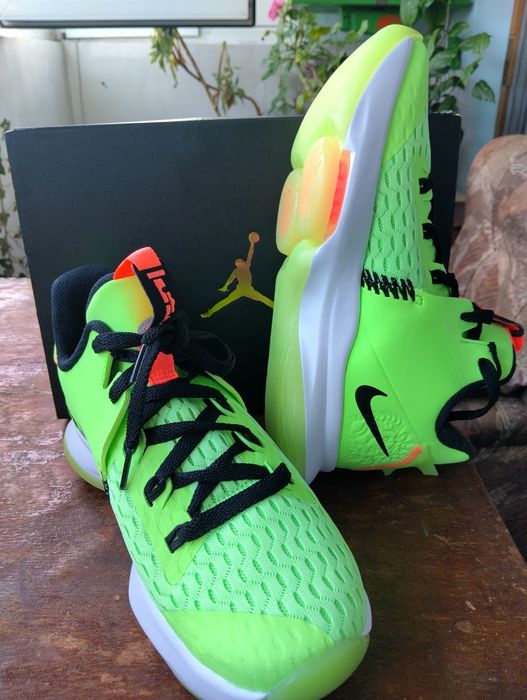 Nike Lebron Witness V 5 Grinch Lime Glow Volt Black White Shoes