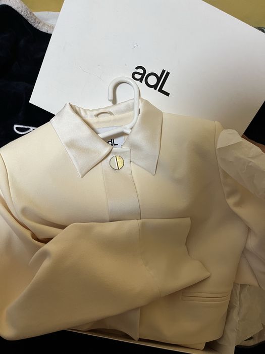 Официален Костюм