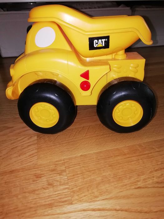 Самосвал Cat със звук и светлина + подарък линейка