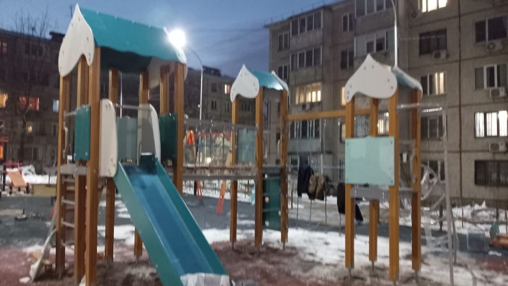 Футбольное поля,детская площадка