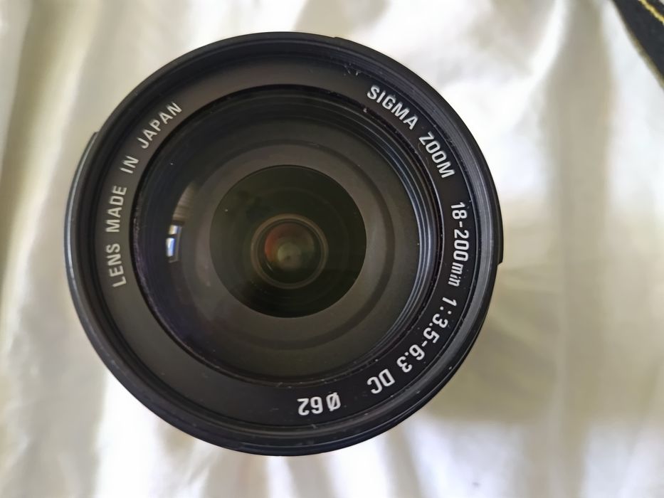 Vând obiectiv Sigma Zoom 18-200 mm,fără auto focus