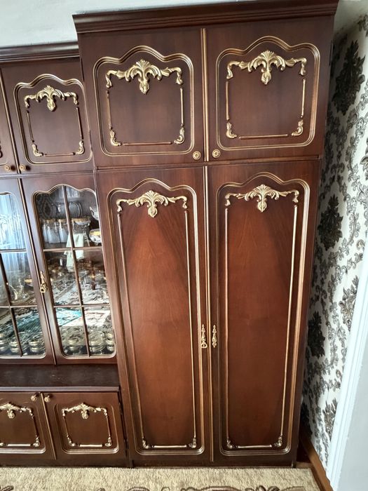 Сервант в зал дерево